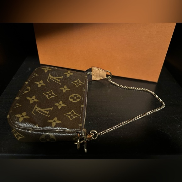Louis Vuitton mini pochette w/ chain - Picture 6 of 7